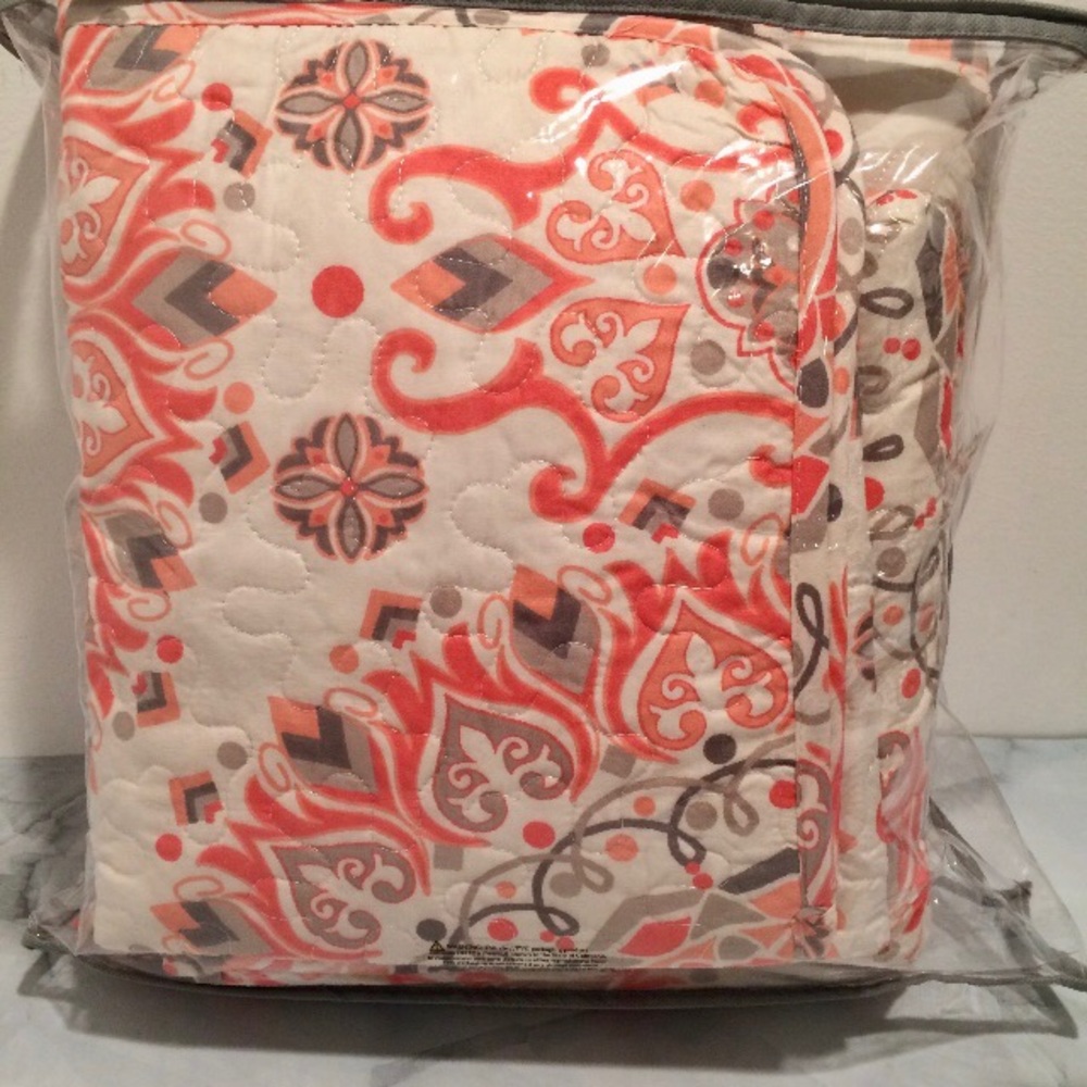 Quilt Set, Full/Queen - Picture 2 of 4